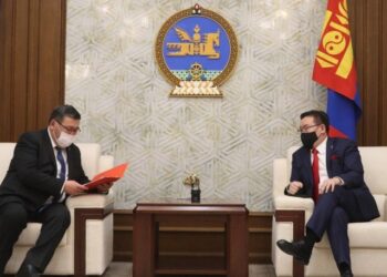 “Нас барсан өндөр настны тэтгэврийн зээлийг чөлөөлөх тухай” хуулийн төслийг өргөн мэдүүлэв