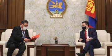 “Нас барсан өндөр настны тэтгэврийн зээлийг чөлөөлөх тухай” хуулийн төслийг өргөн мэдүүлэв