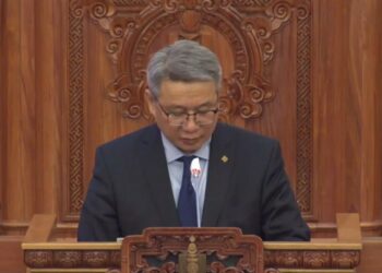 УУХҮ-ийн сайд Г.Ёндон Уул уурхайн бүтээгдэхүүний биржийн тухай хуулийн төсөл болон хамт өргөн мэдүүлсэн хуулийн төслүүдийг танилцууллаа