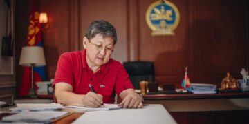 Ч. Хүрэлбаатар: ХААН банкны хэсэг хувьцааг яг хэн авсан бэ