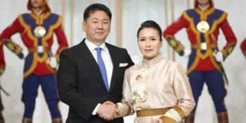 Төрбатын Энхцэцэгийг Сүхбаатарын одонгоор шагналаа