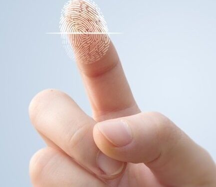 Ирэх тавдугаар сараас хурууны хээгээр ажилчдынхаа цагийг бүртгэхийг хуулиар хориглоно