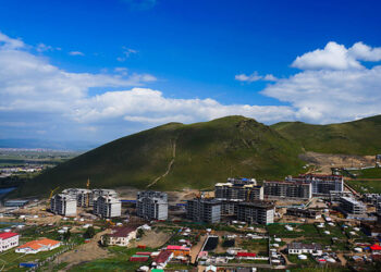 Богдхан ууланд аялал жуулчлалын чиглэлээр газар аваад орон сууц барьжээ