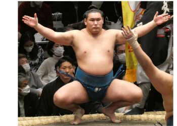 Хоошорюү С.Бямбасүрэн комүсүби цолтой барилдана