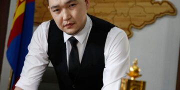 О.Зундуйдорж: Ардчилсан оронд төрчихөөд бусдаас хамааралтай байна гэдэг эмгэнэл