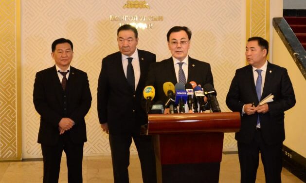 Б.Баттөмөр: Хөгжлийн банкнаас санхүүжилт олгосон 61 зээлдэгчид хамаарах төсөл хөтөлбөрийг газар дээр нь очиж нэг бүрчлэн тулгаж үзэх шаардлагатай