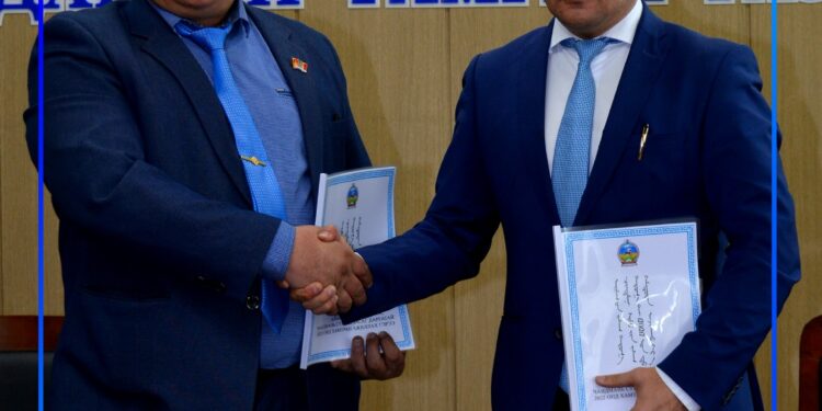 Говь-Алтай аймгийн засаг дарга О.Амгаланбаатар сумдын засаг дарга нартай 2022 онд хамтран ажиллах гэрээ байгууллаа