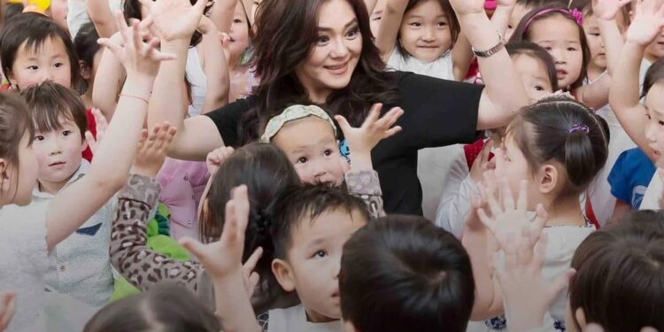 МУГЖ Т.Ариунаа хүүхдийн элчийн ажлаа хүлээлгэн өглөө