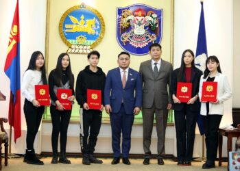 “Би Үндсэн хуульт Монгол Улсын иргэн” эсээ бичлэгийн уралдаанд 280 сурагч оролцов