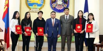 “Би Үндсэн хуульт Монгол Улсын иргэн” эсээ бичлэгийн уралдаанд 280 сурагч оролцов