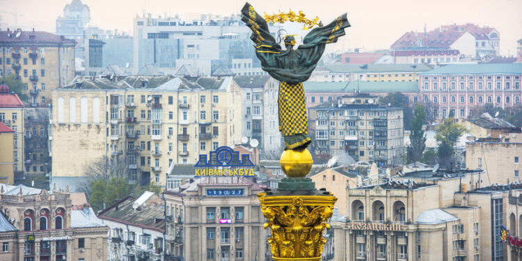 Манай улсын 20-иод иргэн Украинд үлджээ