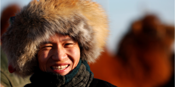 Хомтой тэмээ хөтөлсөн инженер