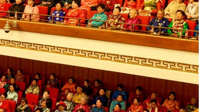 Одонтой ээжүүд үрсийнхээ тоогоор мод тарьж, ургуулна