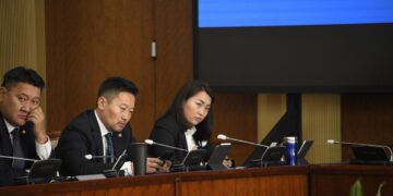 Гишүүн Х.Булгантуяа, Х.Ганхуяг нар маргаан дэгдээсэн хуулийн төслөө татан авчээ