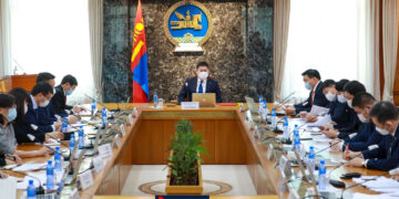 Засгийн газар хуралдаж байна
