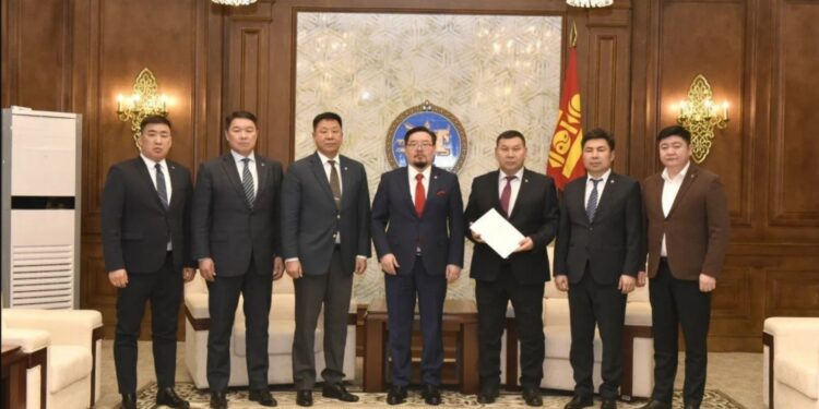 Зөрчлийн тухай хуульд нэмэлт, өөрчлөлт оруулах тухай хуулийн төслийг өргөн мэдүүллээ