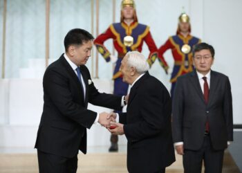 Наурызын баярыг тохиолдуулан төрийн дээд цол, одон, медаль гардуулав