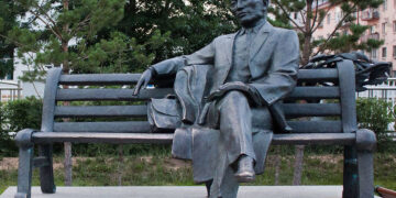 Өнөөдөр Явуу найрагчийн төрсөн өдөр