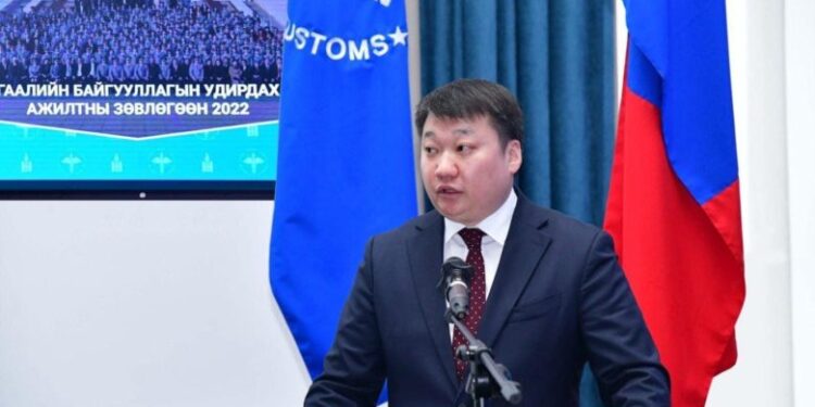 Гаалийн Б.Асралт дарга хилэгнэхэд албатууд нь алт илрүүлж тайтгаруулав