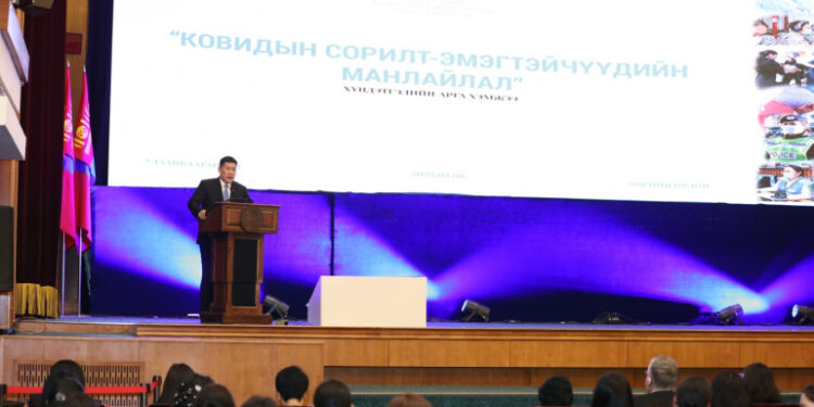 Ерөнхий сайд Л.Оюун-Эрдэнэ цар тахлын үед ажиллаж байгаа эмэгтэйчүүдэд талархал илэрхийллээ