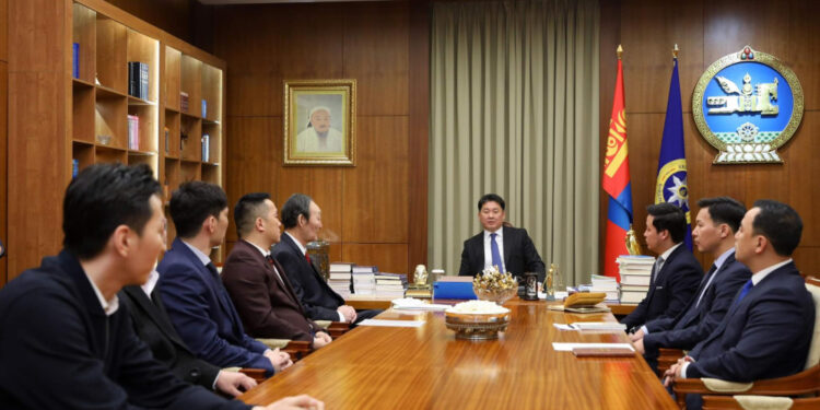 Монгол Улсын Ерөнхийлөгч У.Хүрэлсүх сагсан бөмбөгийн холбоодын төлөөллийг хүлээн авч уулзлаа