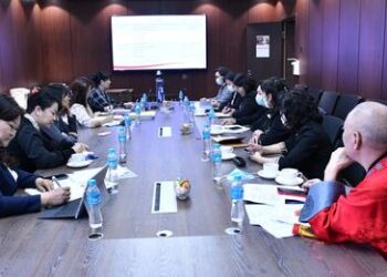 Үндсэн мэргэшлийн сургалтын хөтөлбөр боловсруулах үйл ажиллагаанд мэргэжил арга зүйн дэмжлэг үзүүлж, хамтран ажиллаж байна