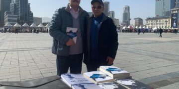 Сүхбаатарын талбайд номын үзэсгэлэн, худалдаа гарч эхэллээ