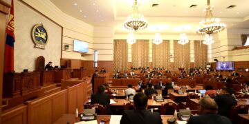 Төсвийн хэмнэлтийн тухай хуулийн төсөлд:  Нийслэлийн Засаг дарга 2, аймаг, дүүргийн Засаг дарга нэгээс илүү орлогч даргатай байхыг хориглоно