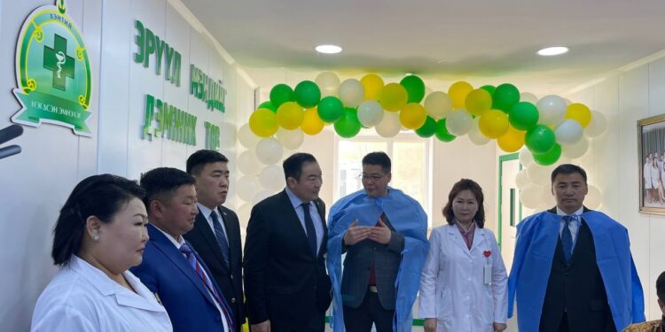 Эрүүл Мэндийн сайд С.Энхболд Хэнтий аймагт ажиллаж байна