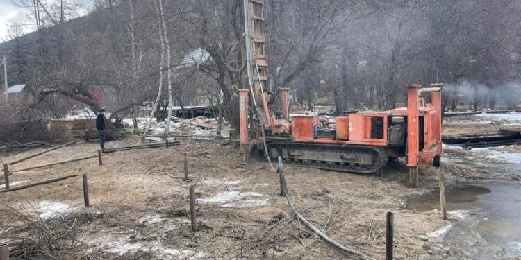 Хандгайтын аманд хориглосон газарт байшин барьж эхэлсэн иргэнийг торгожээ