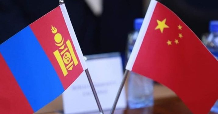 Монгол Хятадын хилийн Бургастай-Лаоемяо авто замын боомтыг нээн ажиллуулж эхэллээ