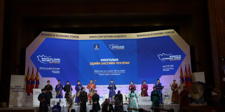 Эртний Монголчуудын хэрэглэж байсан хөгжмийн зэмсгийг сэргээн, найрал хөгжмийн баг бүрдүүллээ