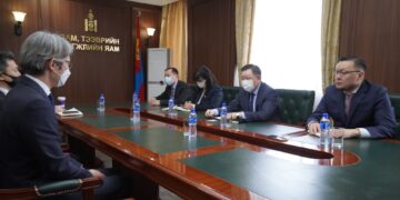 "Чингис хаан" ОУ-ын нисэх онгоцны буудлын удирдлагуудыг хүлээн авч уулзлаа