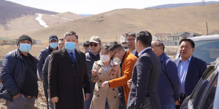 Зам, тээврийн хөгжлийн сайд Улаанбаатар-Налайх чиглэлийн авто замд ажиллалаа