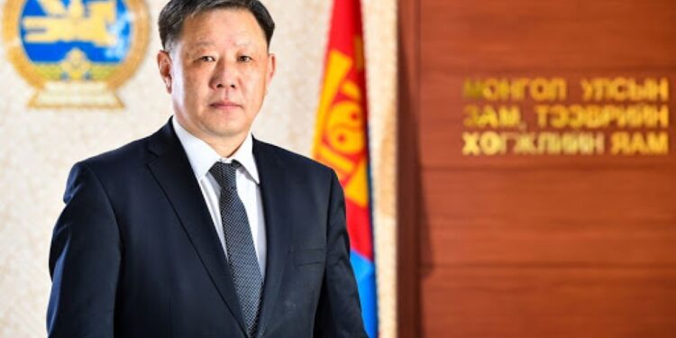 Л.Халтар: Болдогсон бол одоо ч хамаагүй задгай тээврээ явуулчихмаар л байна