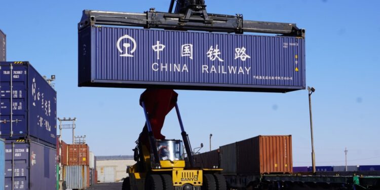 Замын-Үүд-Эрээн боомтын чингэлэг солилцох талбайг өргөтгөхөөр төлөвлөж байна