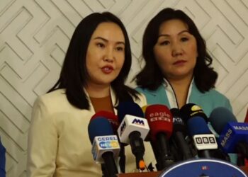 Хүүхдийн тэтгэмжийг эцгийн данснаас суутган авдаг байх хуулийг өргөн барилаа