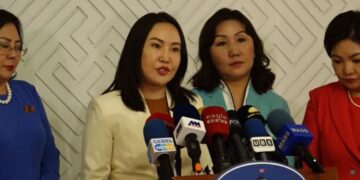 Хүүхдийн тэтгэмжийг эцгийн данснаас суутган авдаг байх хуулийг өргөн барилаа