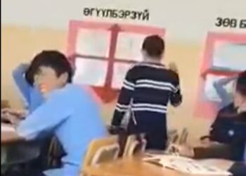 Сурагчдаа зодсон багш уучлалт гуйж, ажлаасаа гарчээ