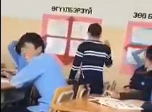 Сурагчдаа зодсон багш уучлалт гуйж, ажлаасаа гарчээ