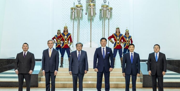 У.Хүрэлсүх үе үеийн Ерөнхийлөгч нарыг хүлээн авч уулзлаа