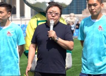 Ерөнхийлөгч асан Ц.Элбэгдорж: Монголын хөлбөмбөгчдийн нэр алдар улам түгэх болтугай