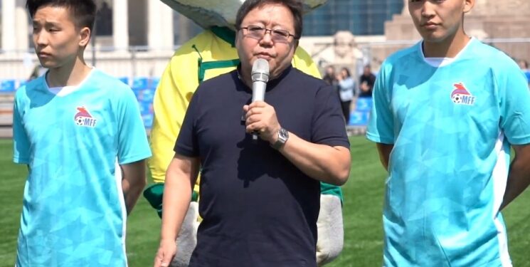 Ерөнхийлөгч асан Ц.Элбэгдорж: Монголын хөлбөмбөгчдийн нэр алдар улам түгэх болтугай