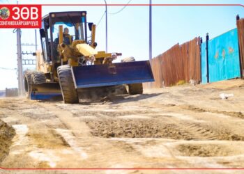 СХД: Гэр хорооллын гудамж, зам талбайд хайрга, дайрга асгаж түрж тэгшилж байна