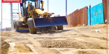 СХД: Гэр хорооллын гудамж, зам талбайд хайрга, дайрга асгаж түрж тэгшилж байна