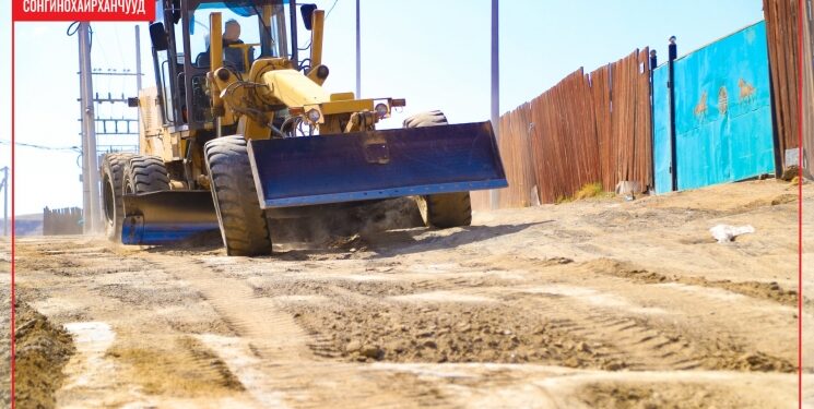 СХД: Гэр хорооллын гудамж, зам талбайд хайрга, дайрга асгаж түрж тэгшилж байна