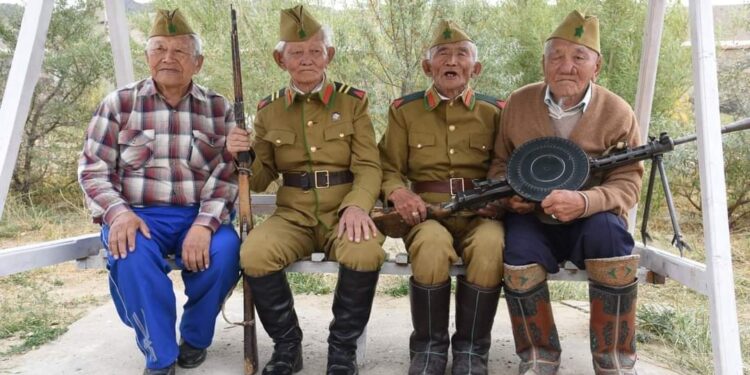 Ахмад дайчин Г.Гэлэгжамц, Д.Цанжид, Ш.Бошлой, хөнгөн пулемётын наводчик Т.Гэндэн нар