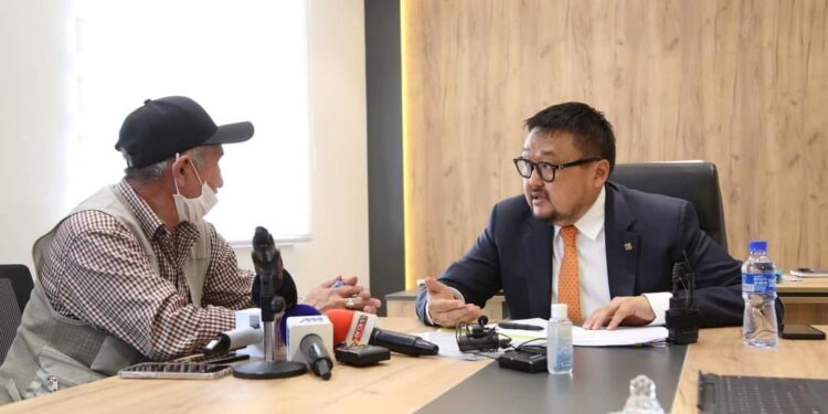 "11-11" төвд ХХААХҮ-ийн сайд З.Мэндсайхан ажиллалаа