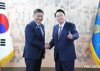 Ерөнхийлөгчийн Тамгын газрын дарга Я.Содбаатар БНСУ-ын Ерөнхийлөгч Юн Сог Ёль-д бараалхав