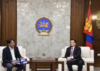 Үндсэн хуулийг дахиад өөрчилье гэж 100 мянган хүн гарын үсэг зуржээ